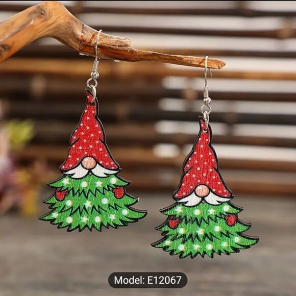 Earrings Christmas trees Santa wooden dangle new e67 - Picture 1 of 3